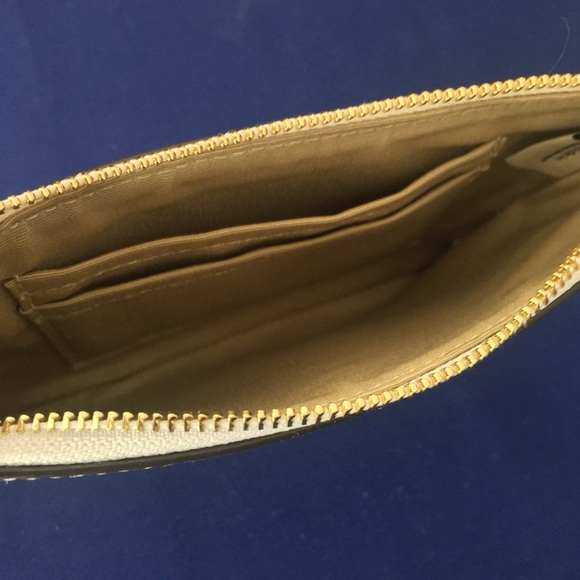 Coach Corner Zip Wristlet With Strawberry Print - Picture 7 of 11